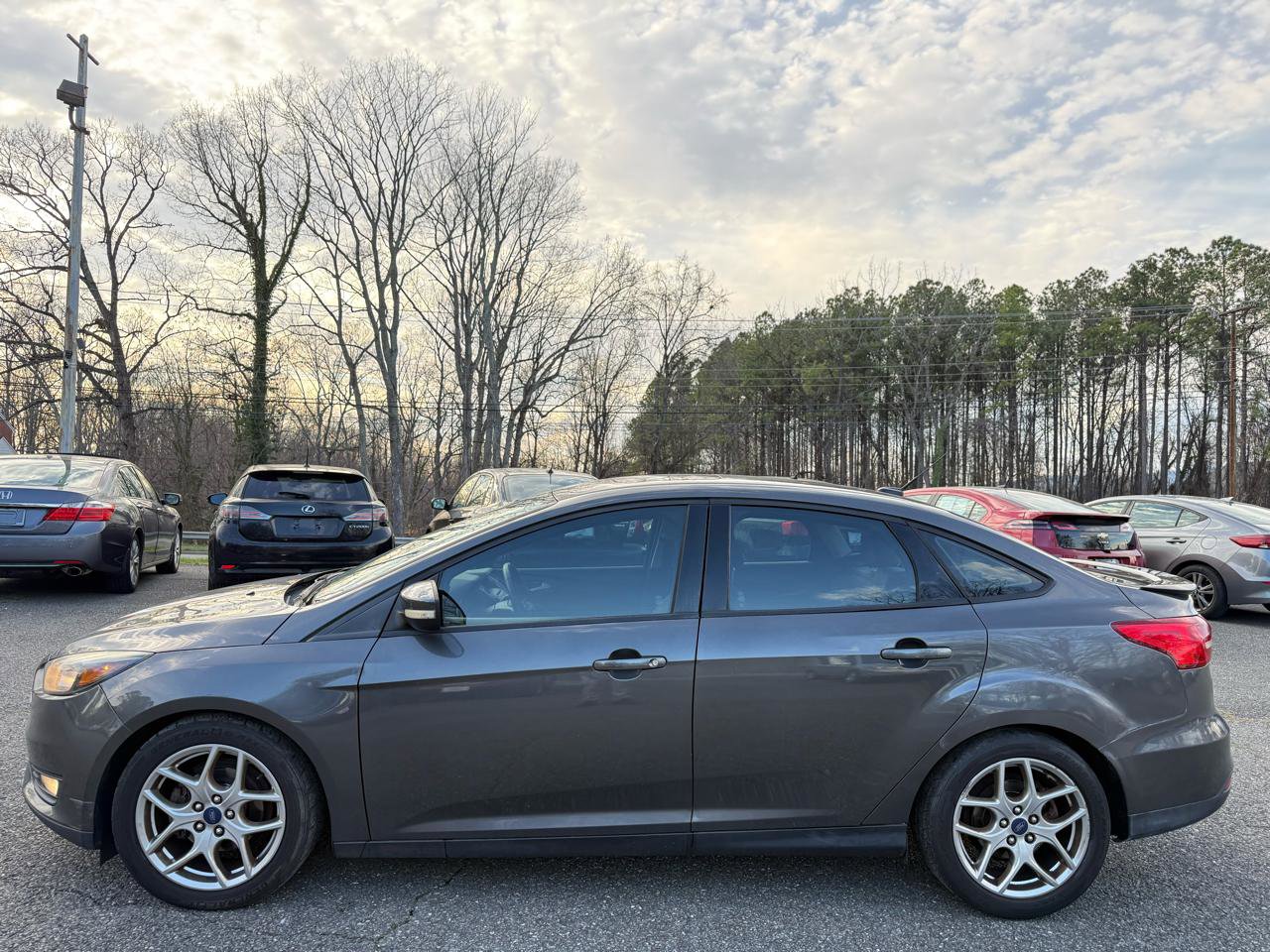 Used 2015 Ford Focus SE w/ Equipment Group 201A image 4