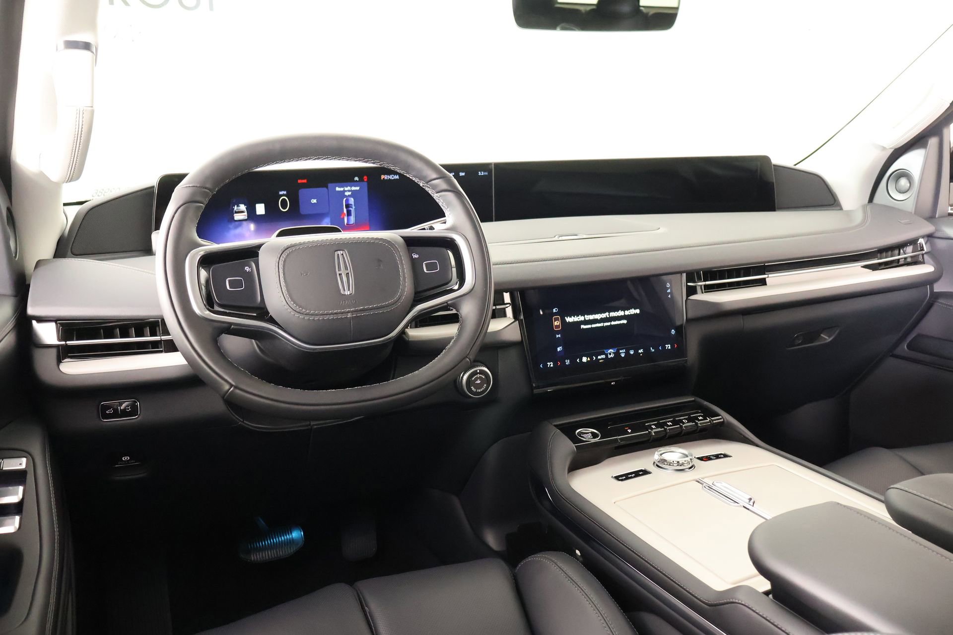 New 2026 Lincoln Navigator Premiere image 2