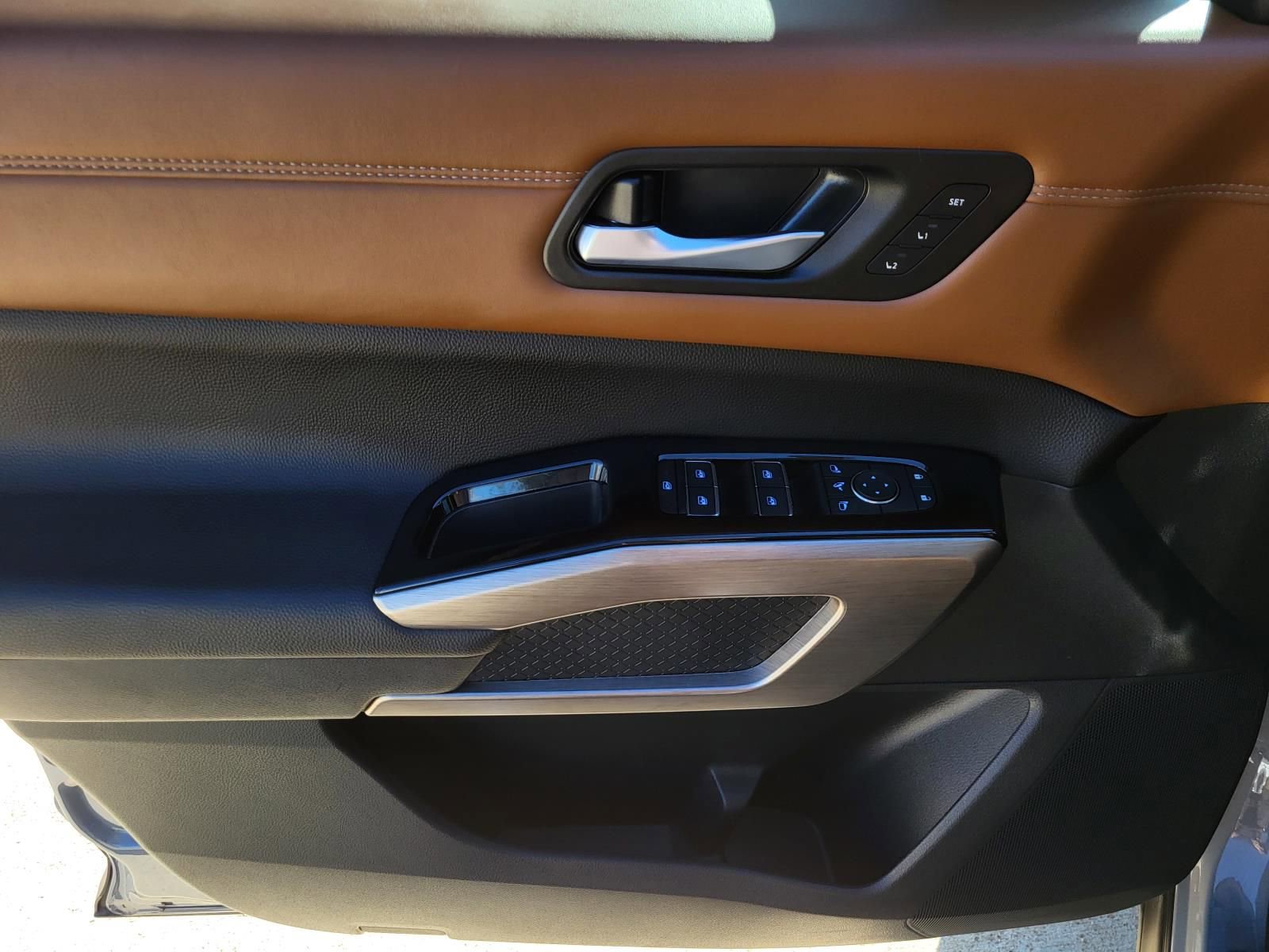 Used 2024 Nissan Pathfinder Platinum w/ Cargo Package image 23