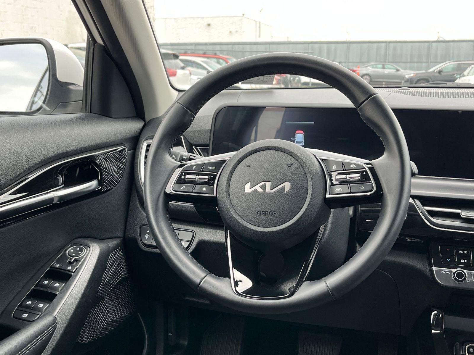 Used 2025 Kia Seltos S image 28