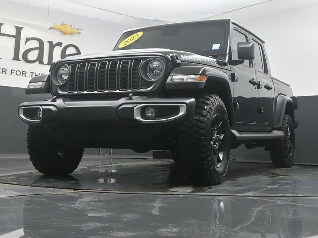 Used 2025 Jeep Gladiator Sport image 4