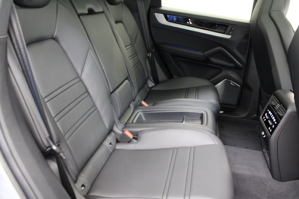 Used 2025 Porsche Cayenne S AWD/4WD image 29