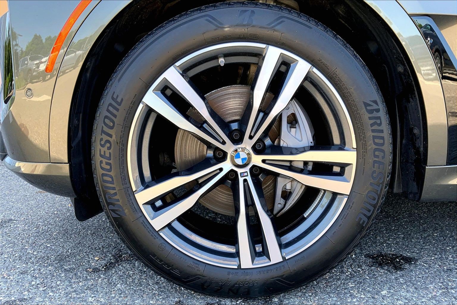 Used 2024 BMW X7 xDrive40i w/ M Sport Package AWD/4WD image 9