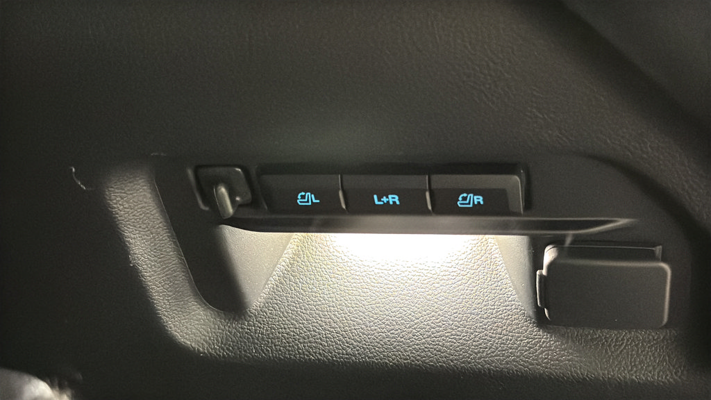 Used 2023 Ford Explorer ST w/ Equipment Group 401A AWD/4WD image 31