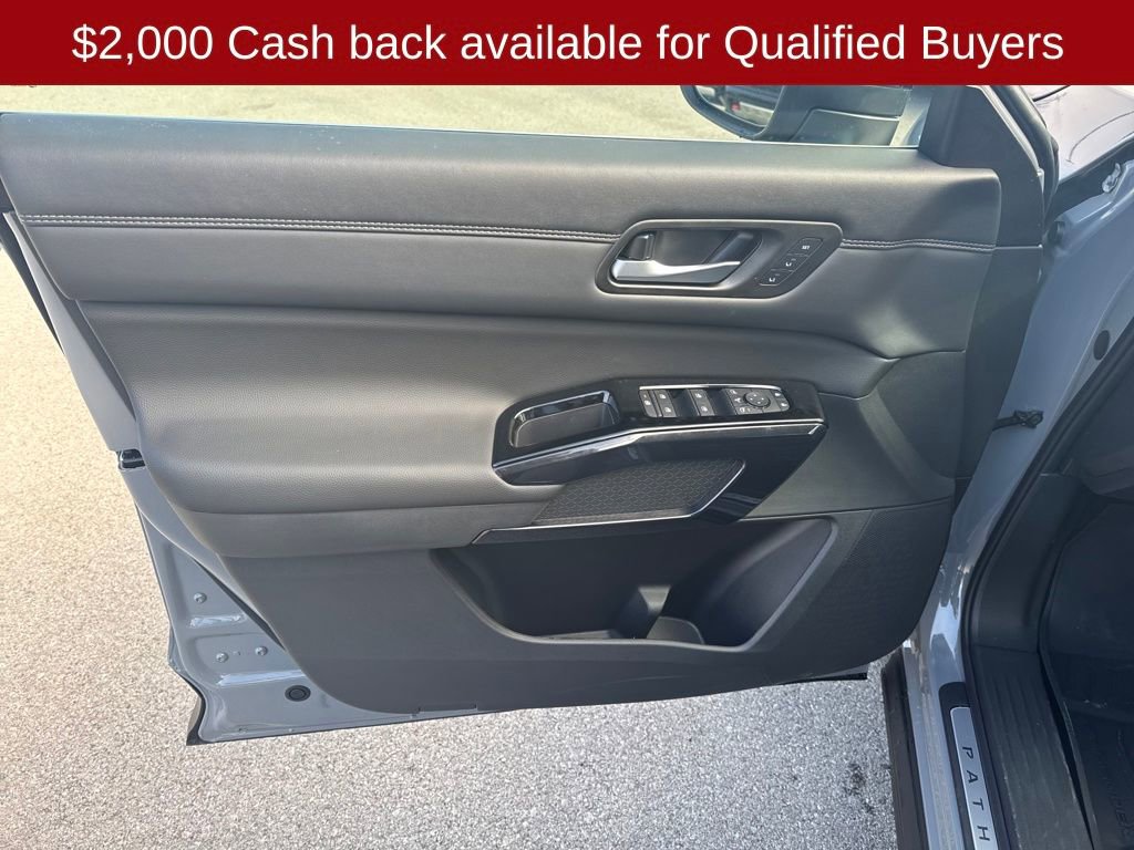 New 2026 Nissan Pathfinder Platinum image 11