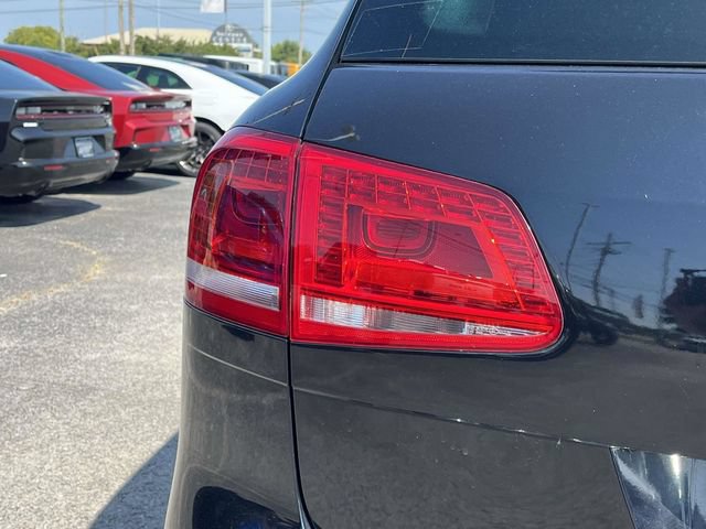 Used 2017 Volkswagen Touareg Wolfsburg Edition AWD/4WD image 10