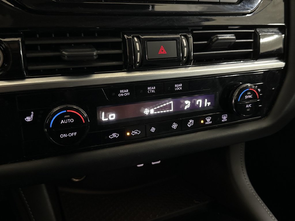 Used 2024 Nissan Pathfinder SV AWD/4WD image 16