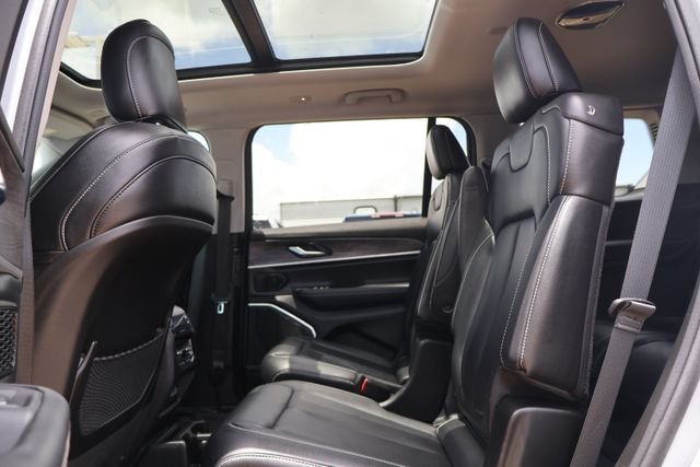 Used 2022 Jeep Grand Cherokee L Limited AWD/4WD image 8