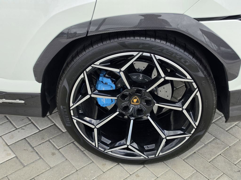 Used 2024 Lamborghini Urus Performante AWD/4WD image 7