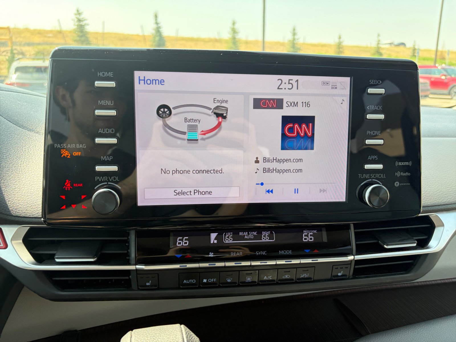 Used 2022 Toyota Sienna XLE FWD image 26