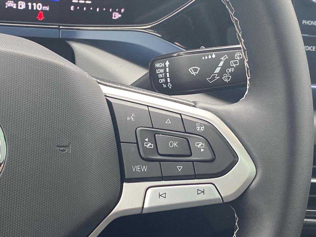 Used 2023 Volkswagen Taos SE w/ Panoramic Sunroof Package image 8