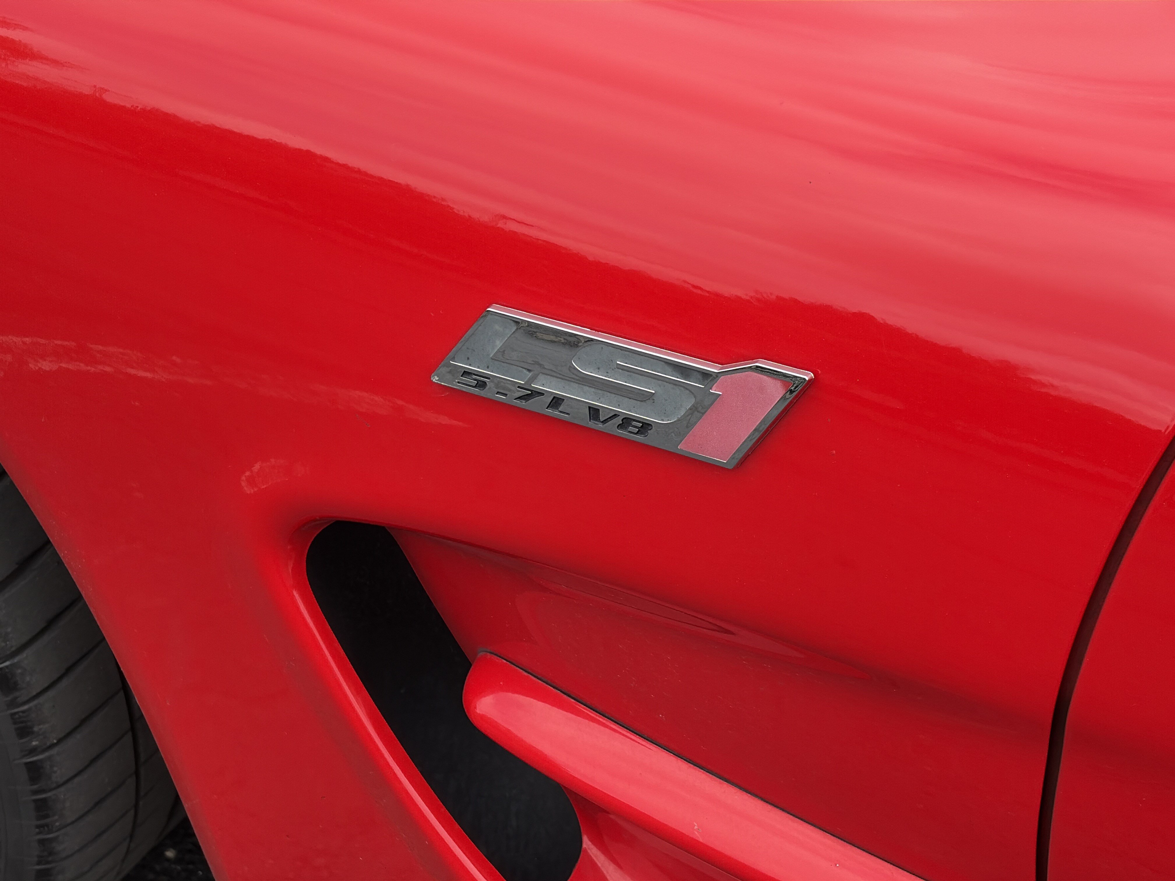 Used 2001 Chevrolet Corvette Coupe w/ Preferred Equipment Group1 RWD image 9