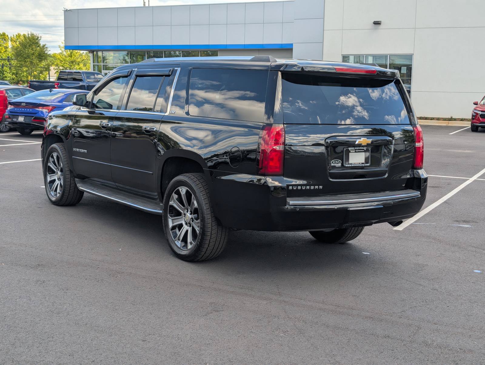 Used 2015 Chevrolet Suburban LTZ AWD/4WD image 8