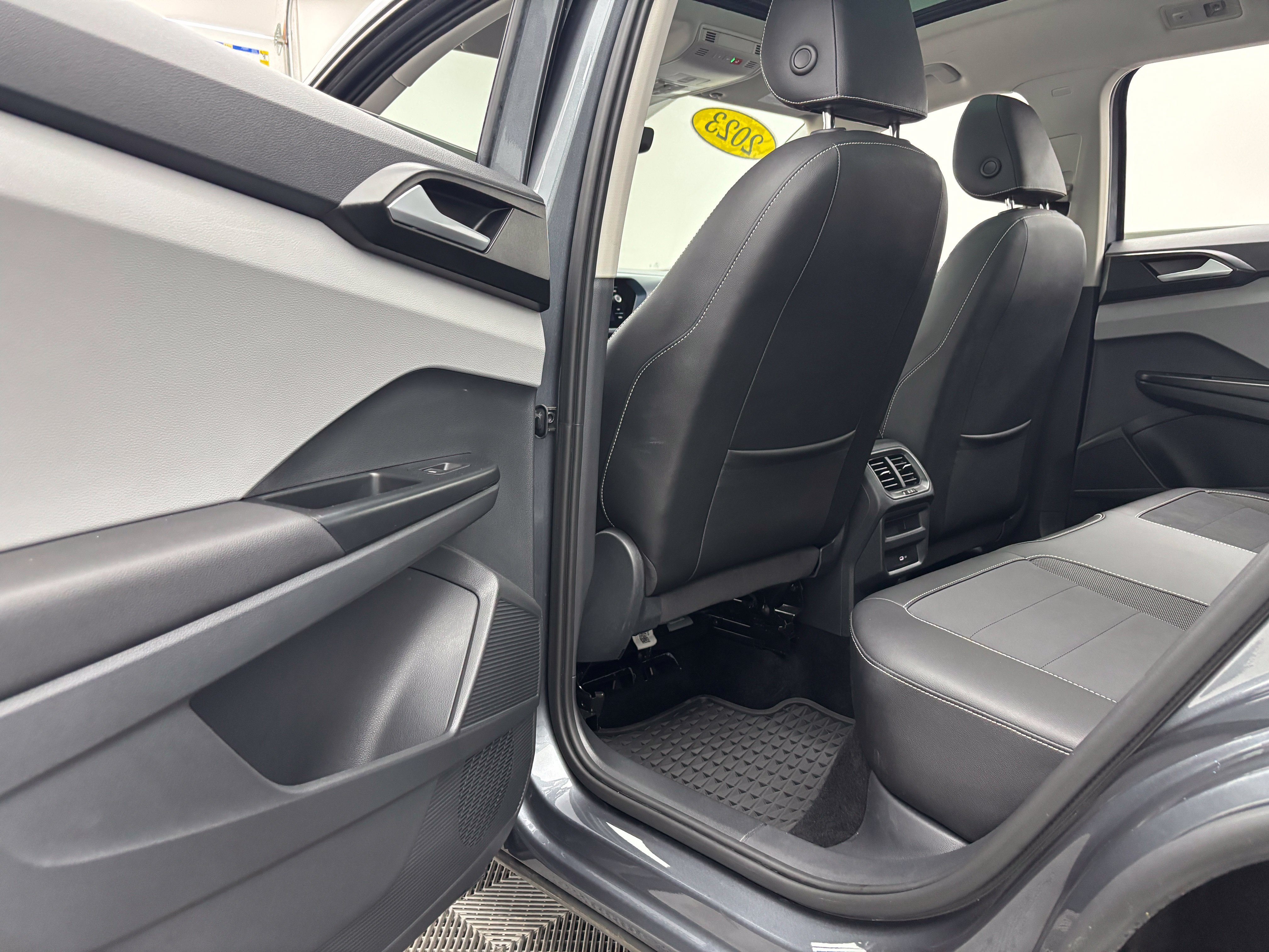 Used 2023 Volkswagen Taos SE w/ Panoramic Sunroof Package FWD image 34