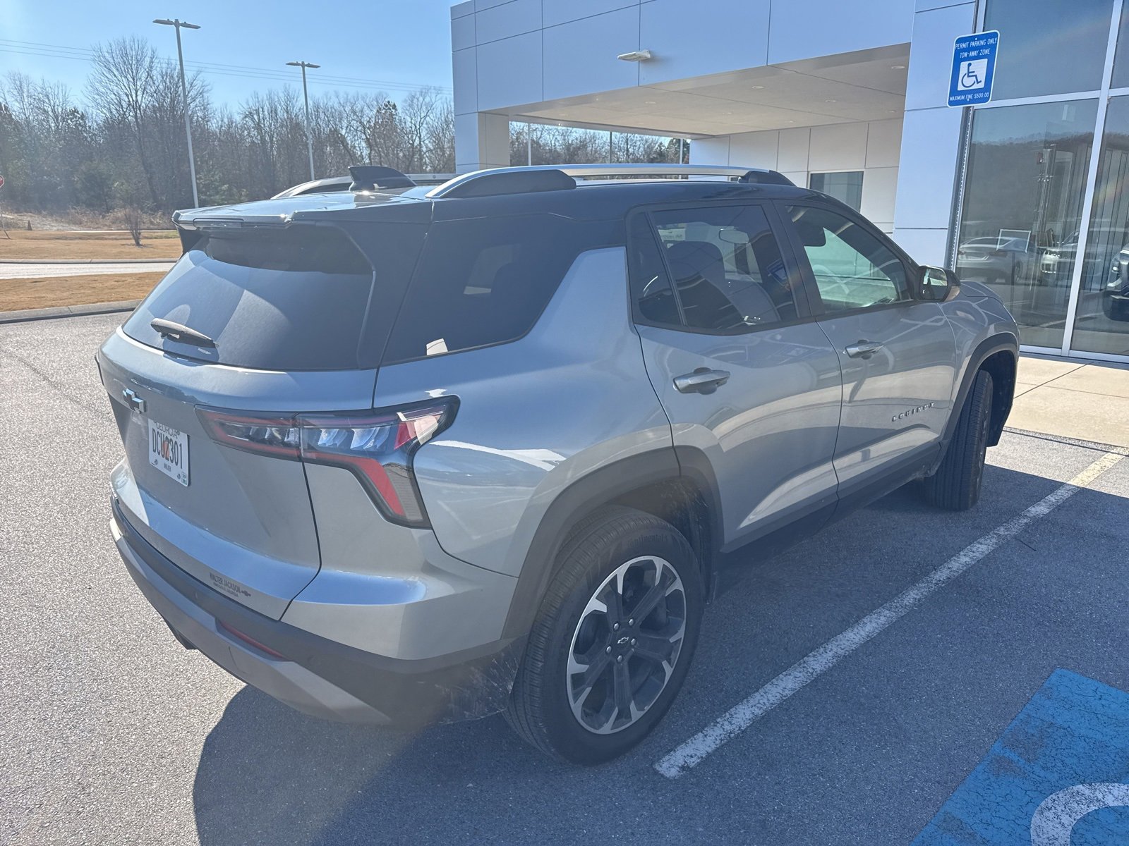 Used 2025 Chevrolet Equinox LT w/ Convenience Package II image 6