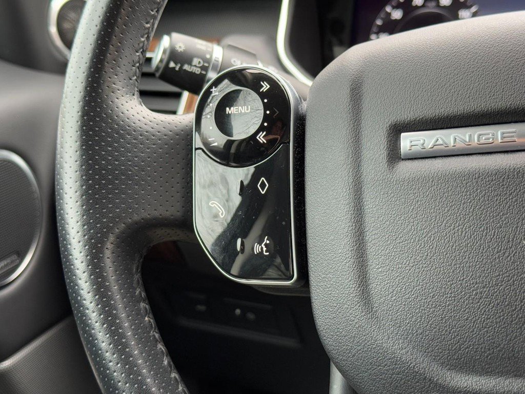 Used 2020 Land Rover Range Rover Sport SE image 17