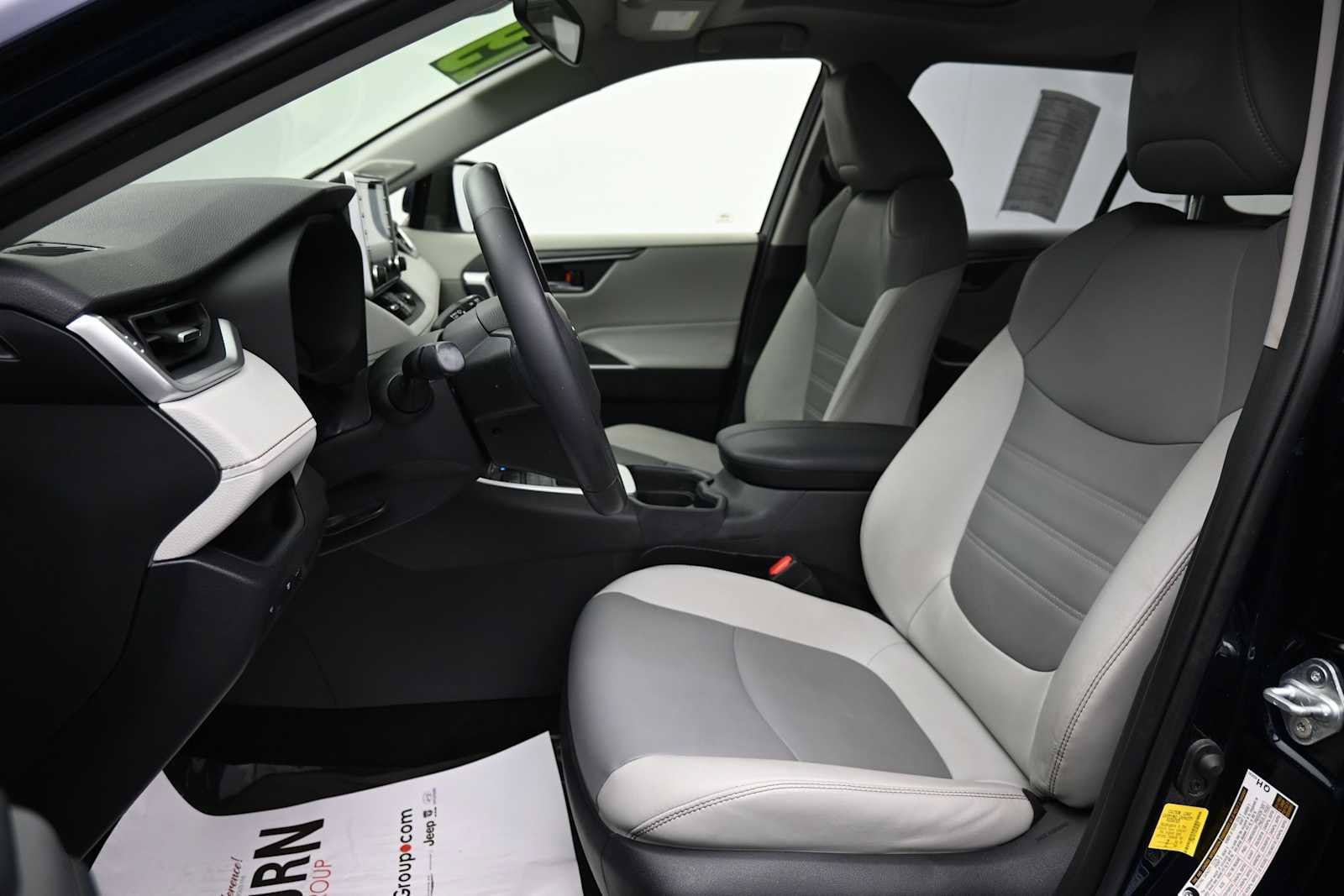 Used 2019 Toyota RAV4 XLE Premium w/ Cold Weather Package AWD/4WD image 12