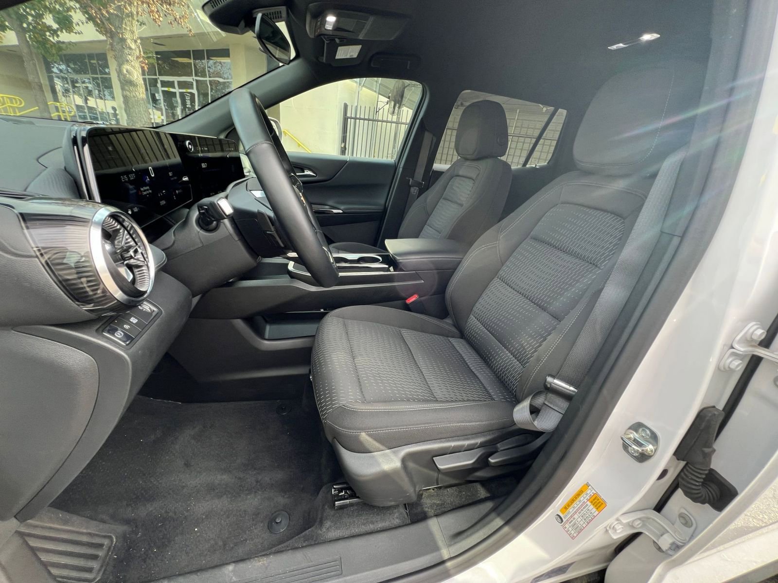 Used 2025 Chevrolet Equinox LT image 35