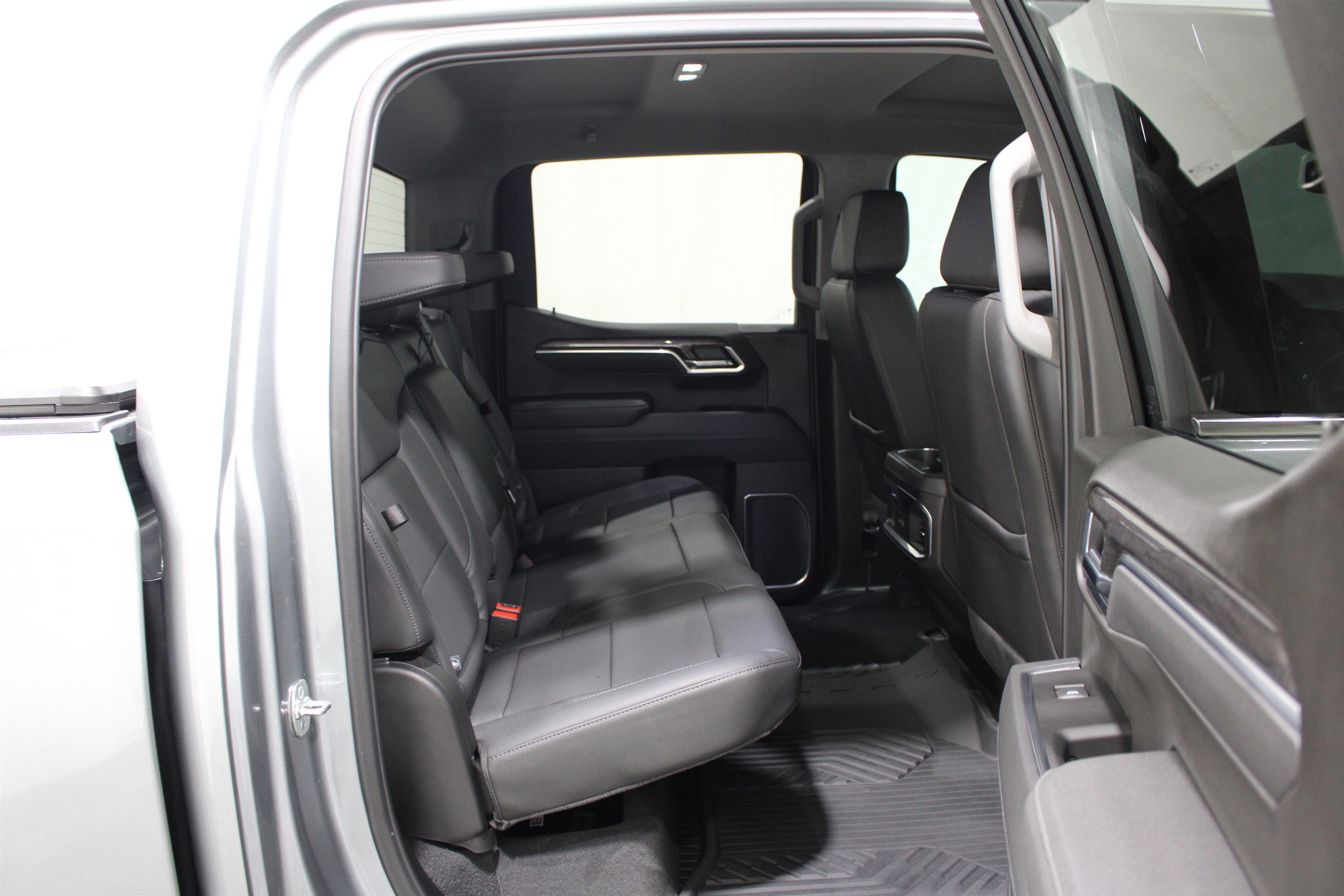 Used 2026 Chevrolet Silverado 1500 LTZ AWD/4WD image 25