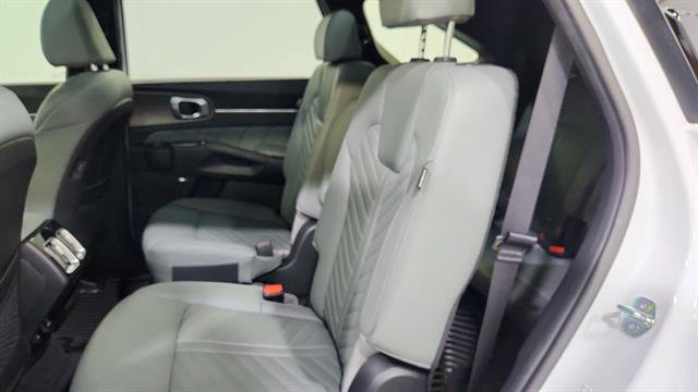 Used 2025 Kia Sorento SX Prestige w/ Sage Leather Package image 23