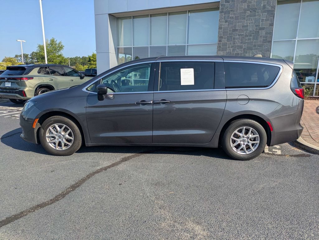 Used 2023 Chrysler Voyager LX FWD image 8