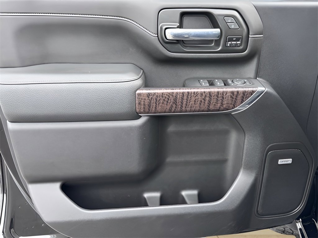 Used 2022 GMC Sierra 3500 Denali w/ Denali Black Diamond Edition image 31