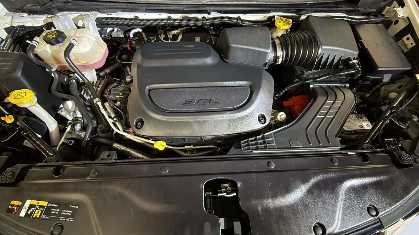 Used 2024 Chrysler Pacifica Touring FWD image 22