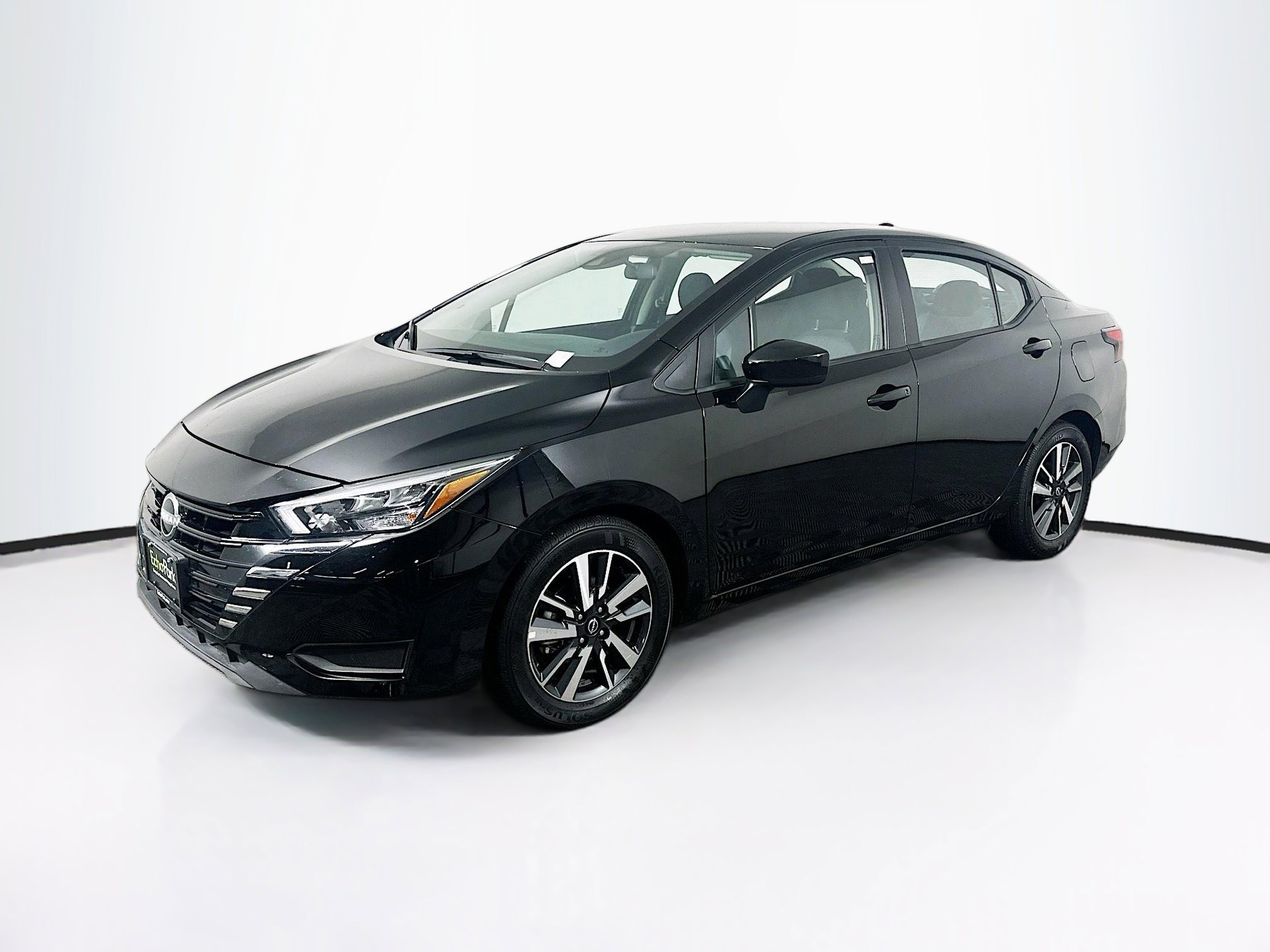 Used 2025 Nissan Versa SV image 3