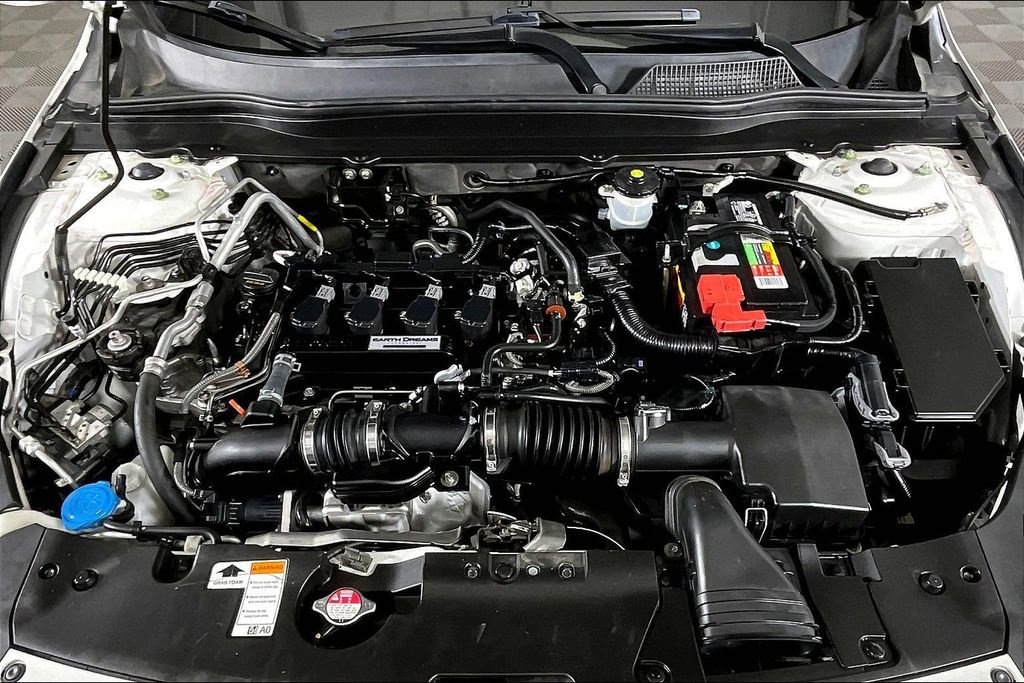 Used 2018 Honda Accord Touring image 13