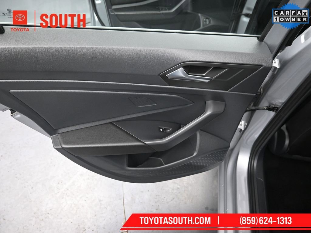 Used 2024 Volkswagen Jetta SE image 27