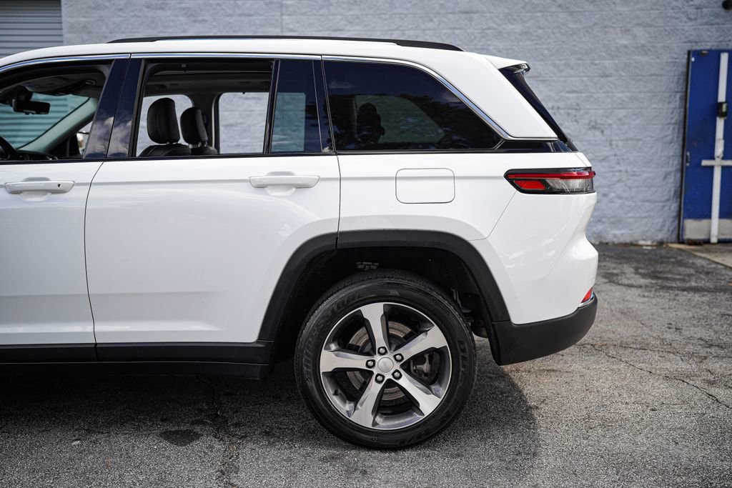 Used 2023 Jeep Grand Cherokee 4WD 4xe w/ Luxury Tech Group II image 12
