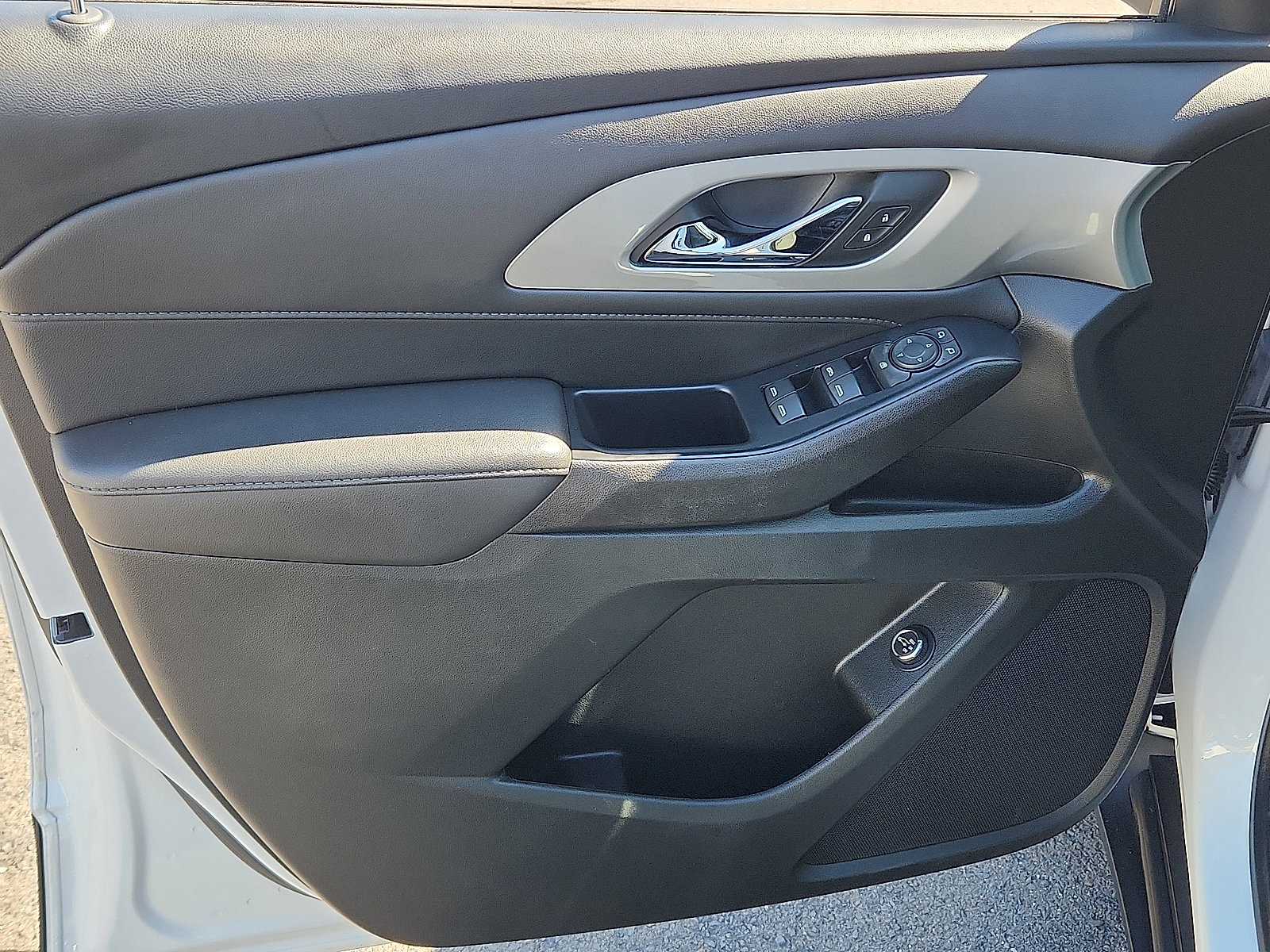 Used 2022 Chevrolet Traverse LT image 12