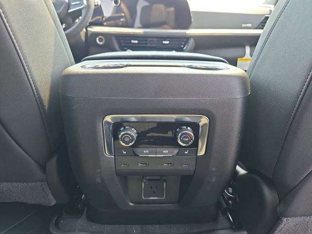 New 2025 Chevrolet Suburban High Country image 22