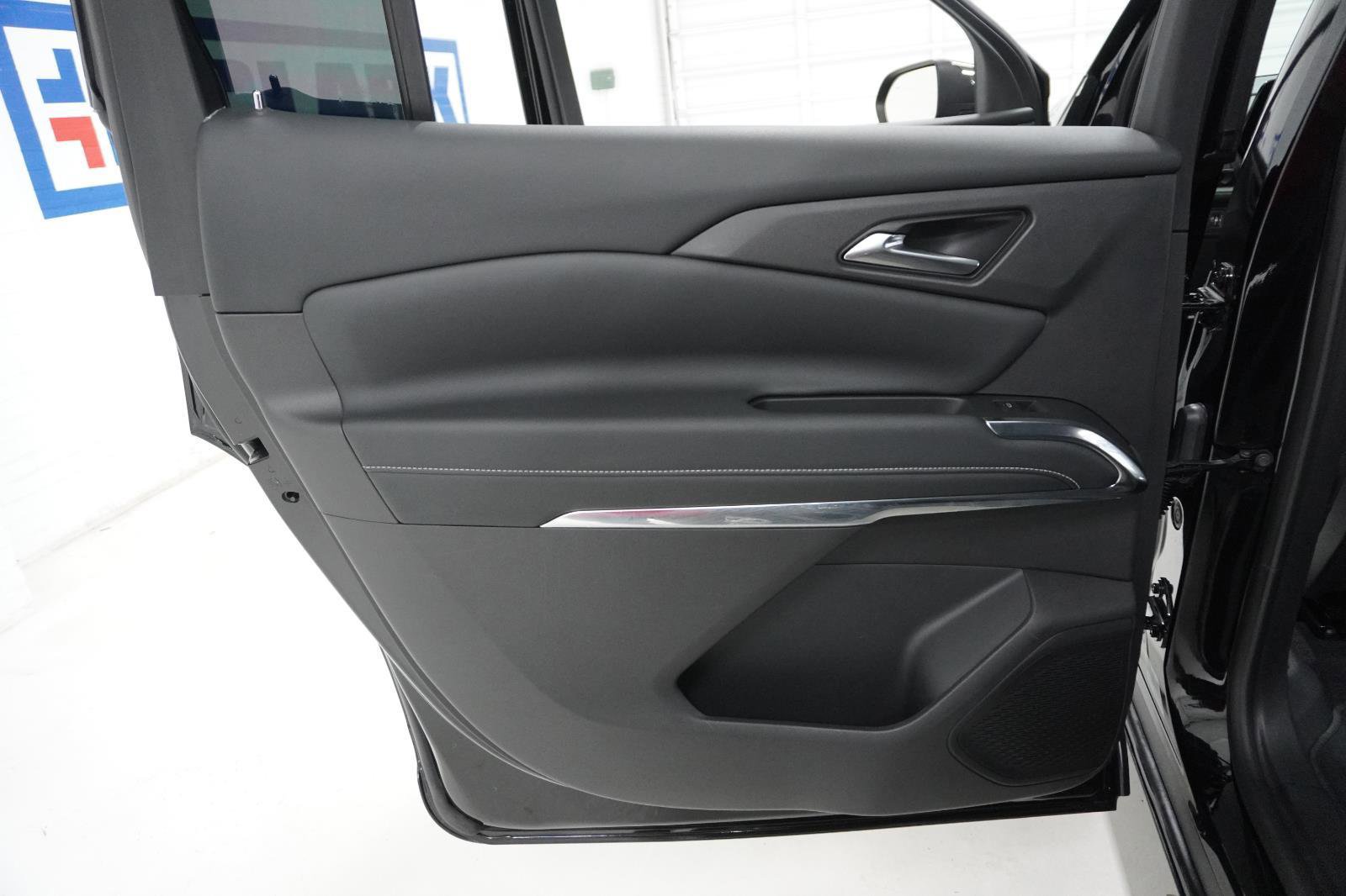 Used 2025 Chevrolet Traverse LT w/ Driver Confidence Package image 34