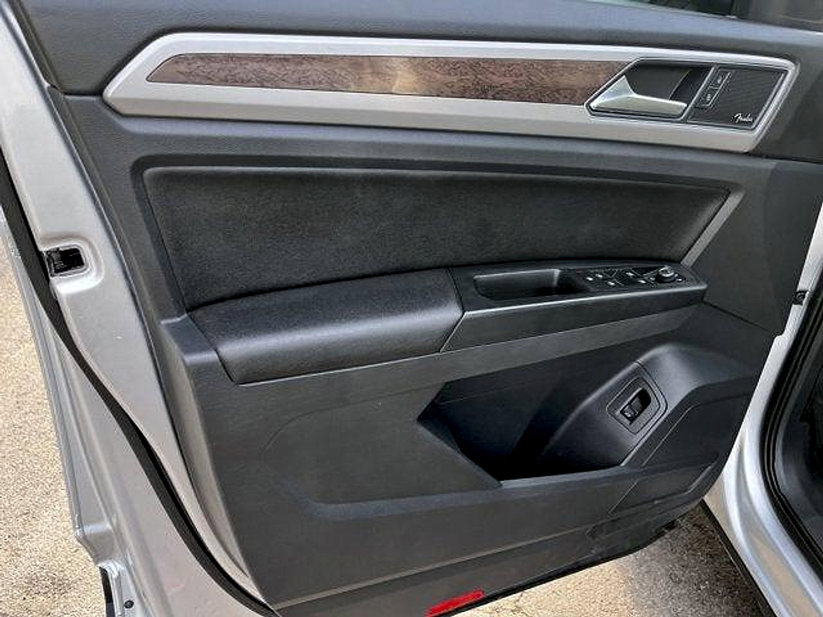 Used 2018 Volkswagen Atlas SEL Premium AWD/4WD image 12