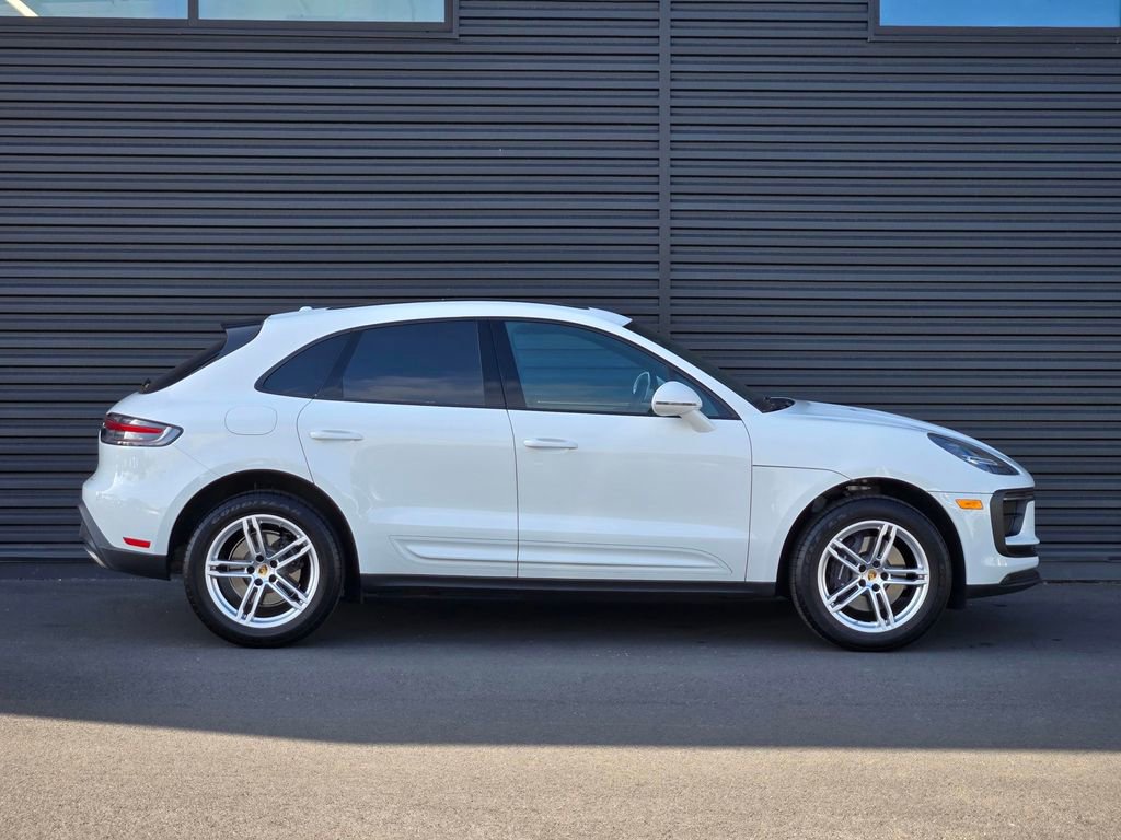 Used 2025 Porsche Macan w/ Premium Package Plus AWD/4WD image 8