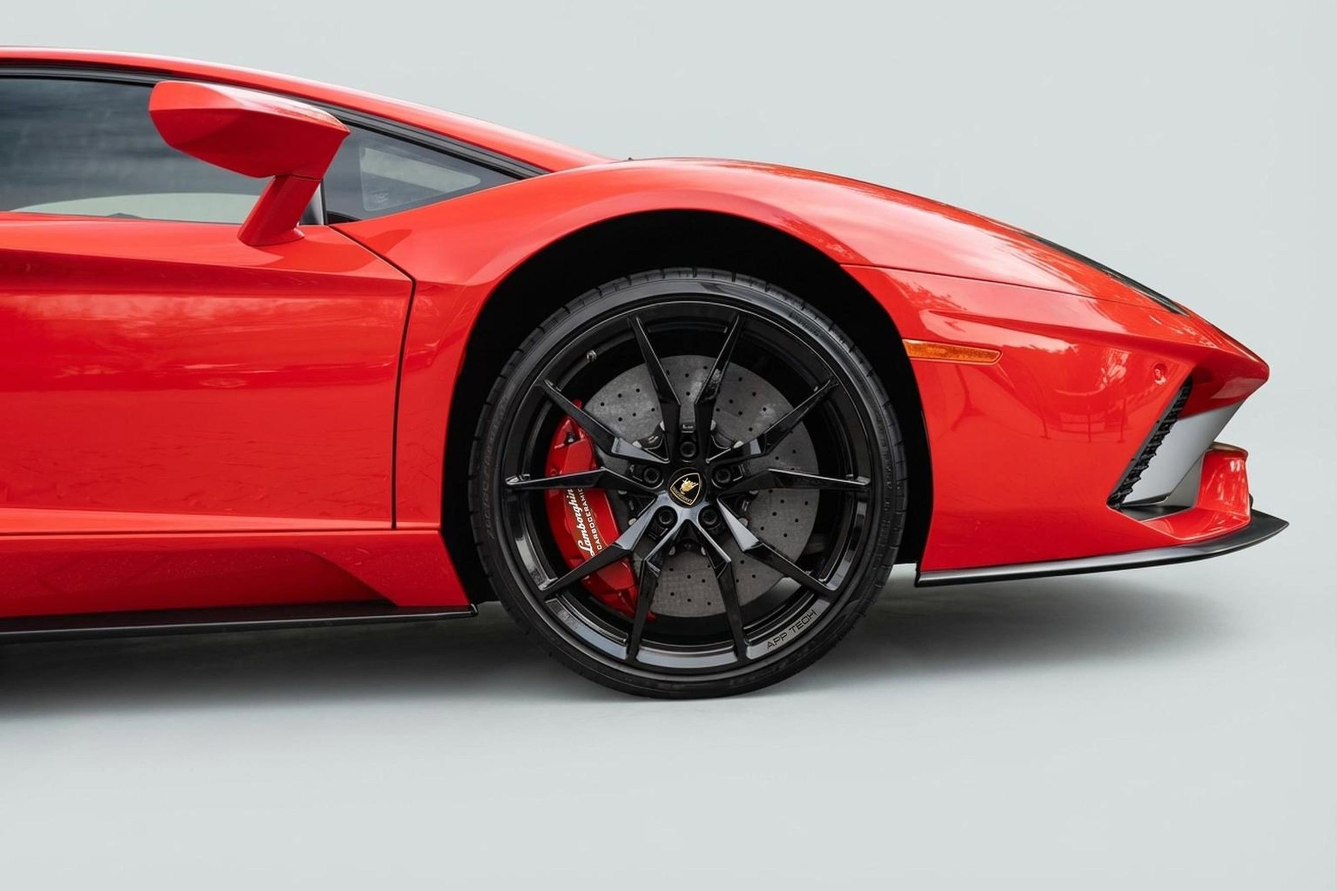 Used 2019 Lamborghini Aventador S AWD/4WD image 6