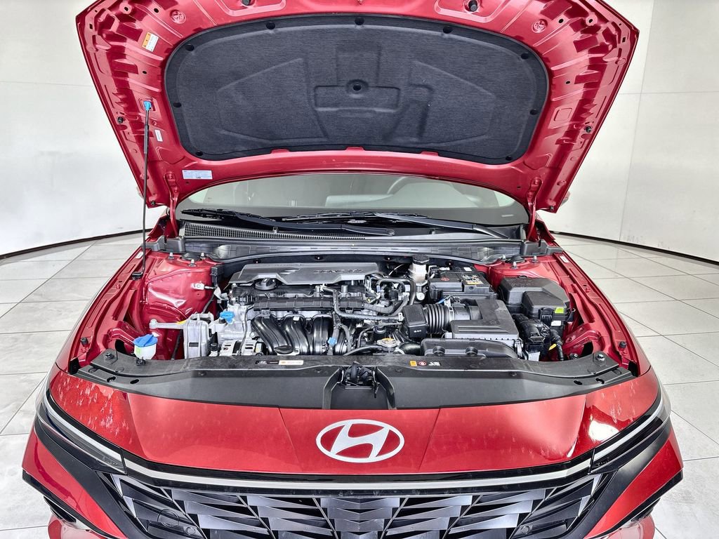 New 2025 Hyundai Elantra SEL FWD image 18
