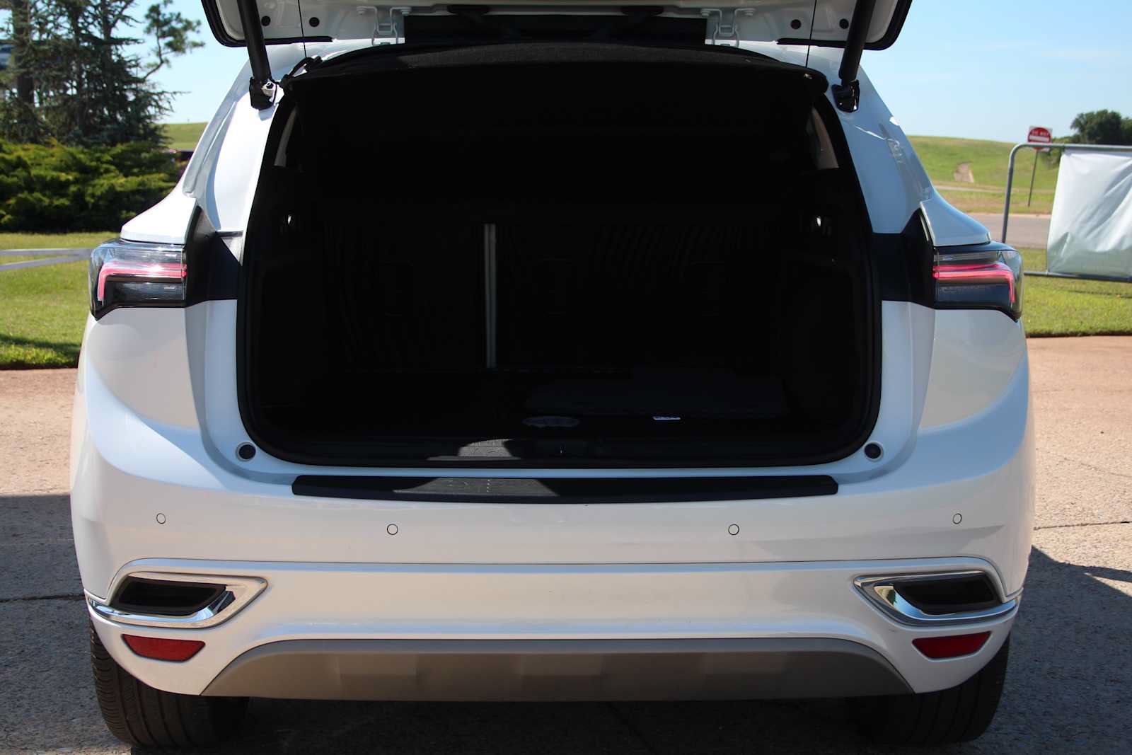 Used 2023 Buick Envision Avenir FWD image 9
