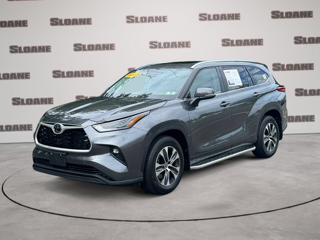 Used 2023 Toyota Highlander XLE AWD/4WD image 1