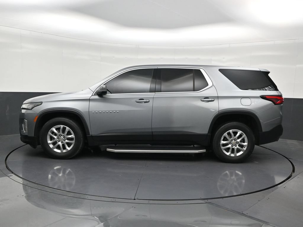 Used 2023 Chevrolet Traverse LS FWD image 2
