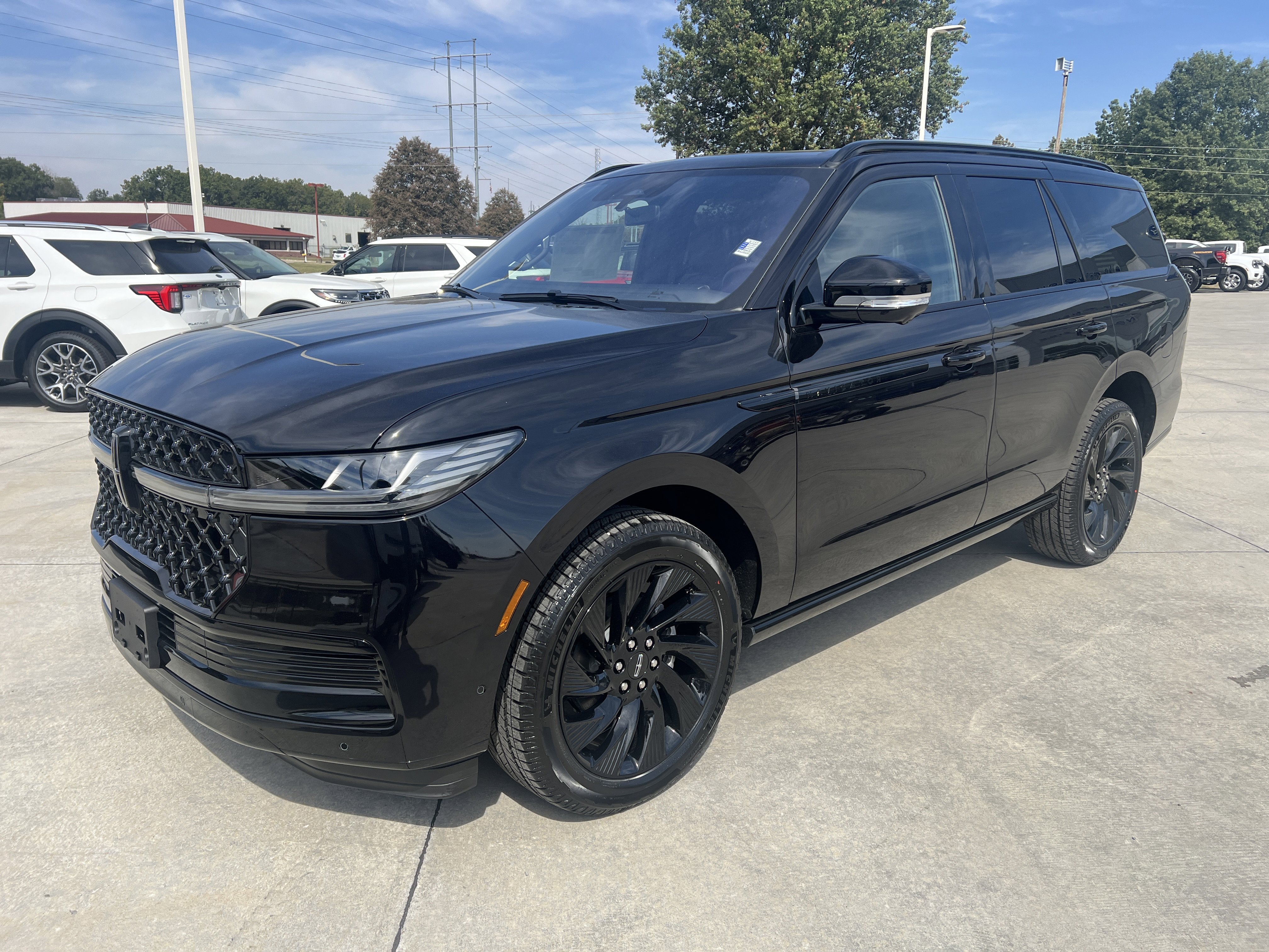 New 2025 Lincoln Navigator Reserve image 4