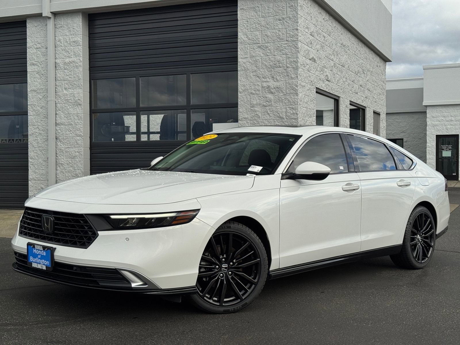 Certified 2023 Honda Accord Touring image 1