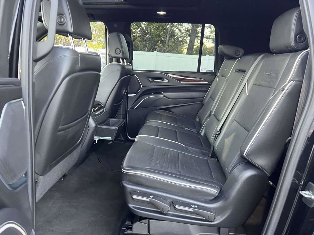 Used 2022 Cadillac Escalade ESV Premium Luxury image 16