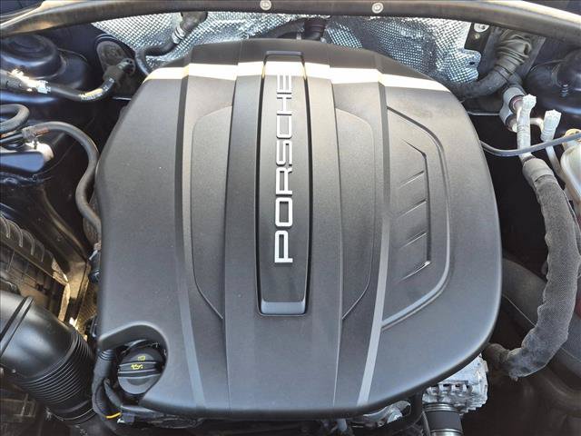 Used 2018 Porsche Macan AWD/4WD image 22