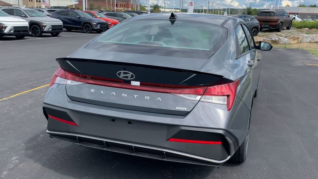 New 2025 Hyundai Elantra SEL FWD image 9