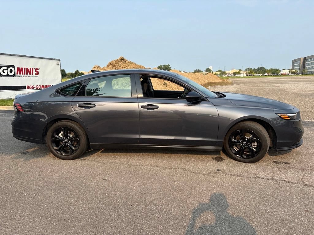 Used 2025 Honda Accord SE image 11