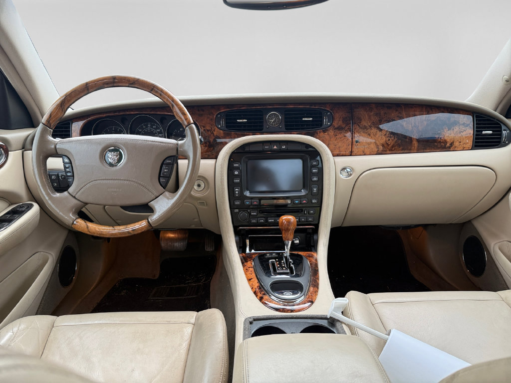 Used 2004 Jaguar XJ8 RWD image 19
