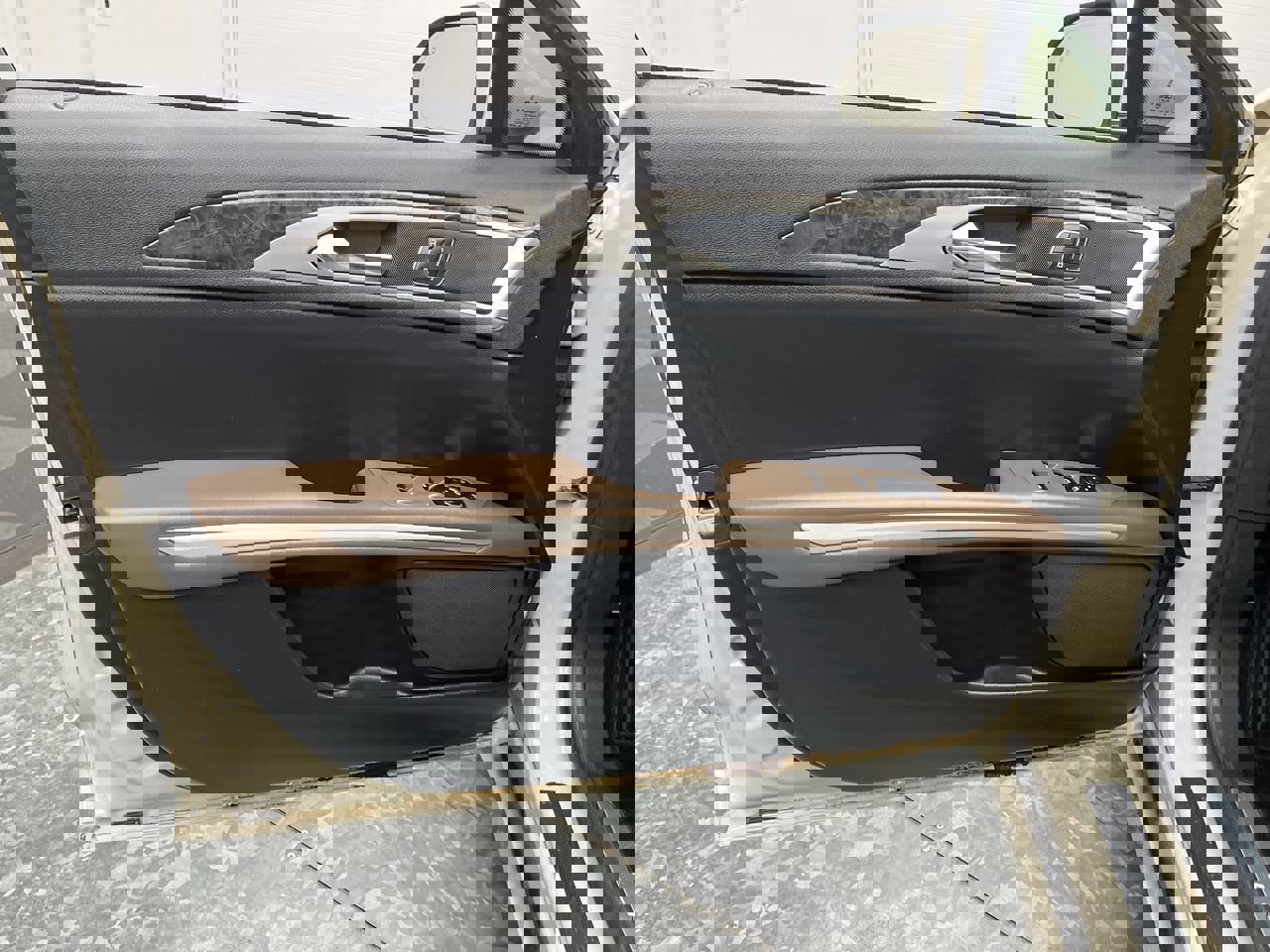 Used 2014 Lincoln MKZ image 9