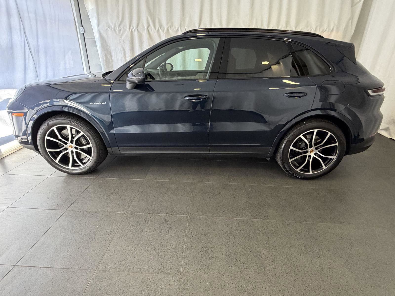 Certified 2025 Porsche Cayenne E-Hybrid image 2